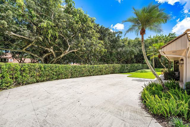 6 Tarrington Circle, Palm Beach Gardens, FL 33418