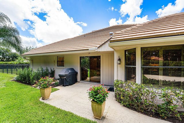 6 Tarrington Circle, Palm Beach Gardens, FL 33418