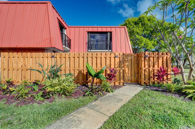 3201 S Meridian Way Way S A, Palm Beach Gardens, FL 33410