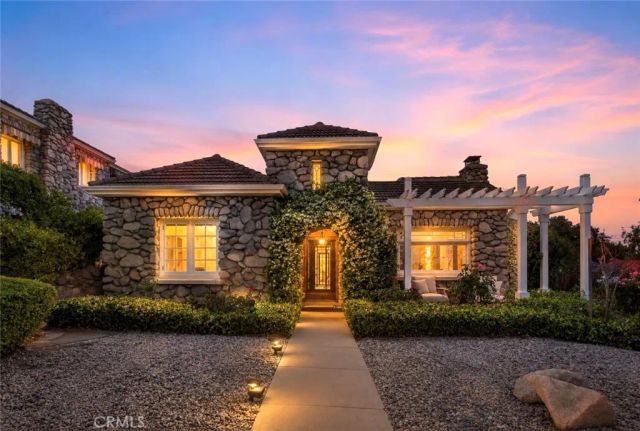 902 E Olive Avenue, Burbank, CA 91501