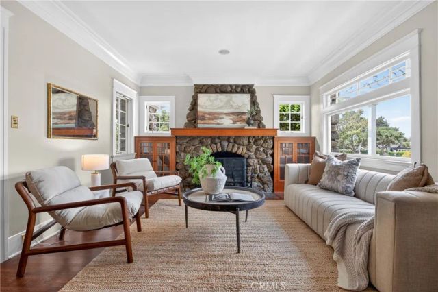 902 E Olive Avenue, Burbank, CA 91501