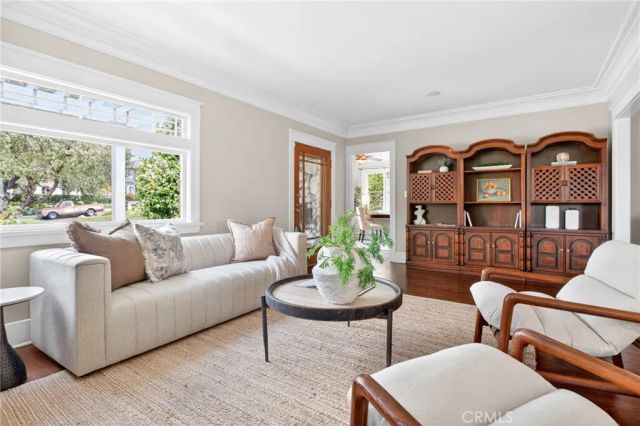 902 E Olive Avenue, Burbank, CA 91501