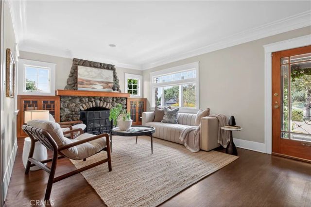 902 E Olive Avenue, Burbank, CA 91501