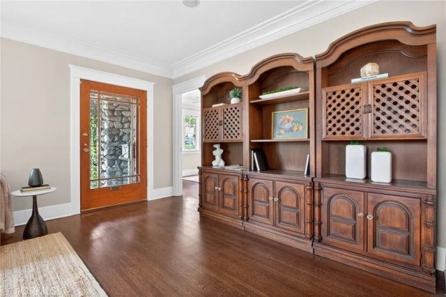 902 E Olive Avenue, Burbank, CA 91501