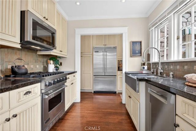 902 E Olive Avenue, Burbank, CA 91501