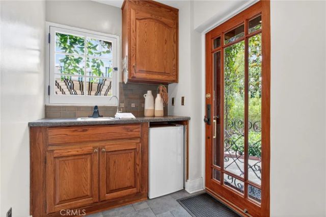 902 E Olive Avenue, Burbank, CA 91501