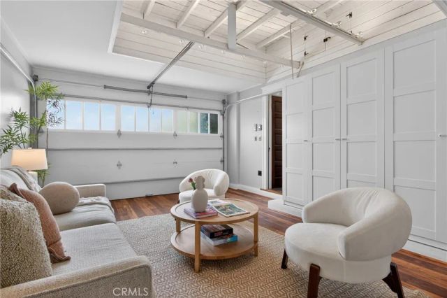 902 E Olive Avenue, Burbank, CA 91501
