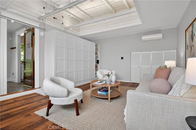 902 E Olive Avenue, Burbank, CA 91501