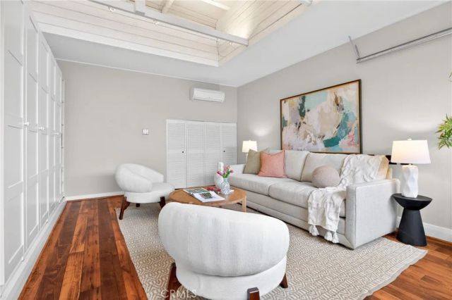 902 E Olive Avenue, Burbank, CA 91501
