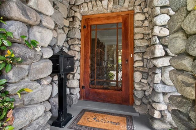 902 E Olive Avenue, Burbank, CA 91501