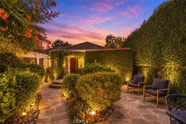 902 E Olive Avenue, Burbank, CA 91501