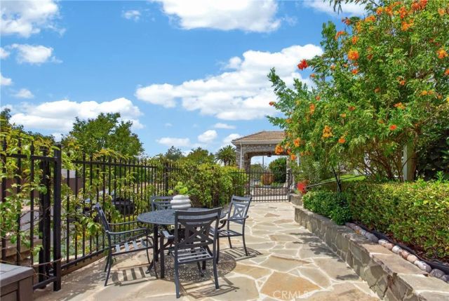 902 E Olive Avenue, Burbank, CA 91501