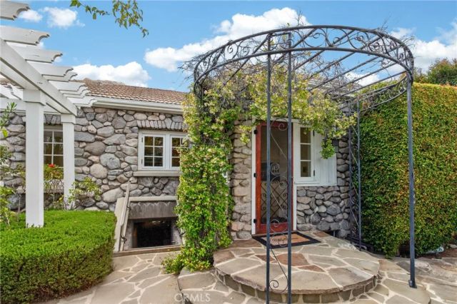 902 E Olive Avenue, Burbank, CA 91501