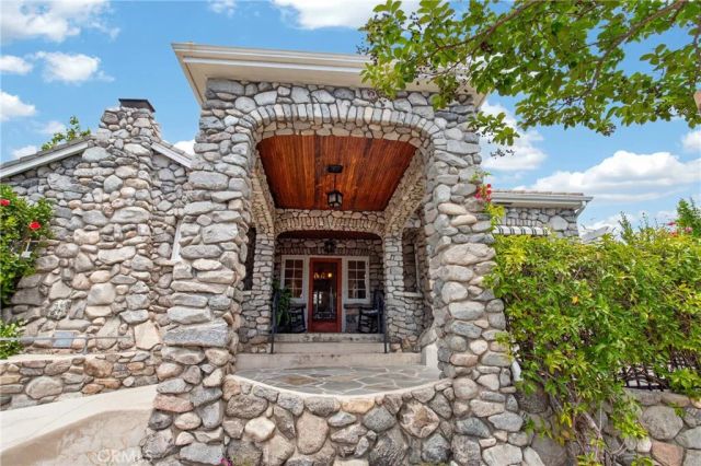 902 E Olive Avenue, Burbank, CA 91501