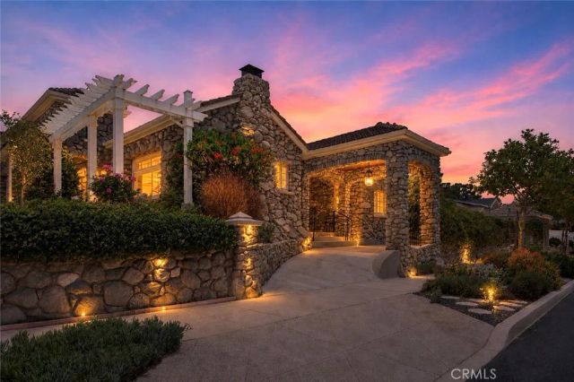 902 E Olive Avenue, Burbank, CA 91501