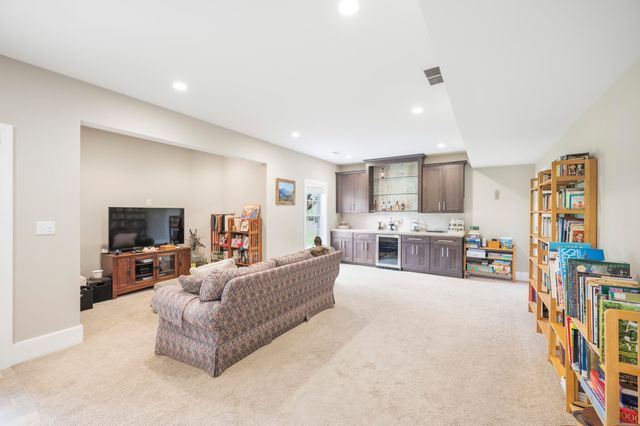 137 Inverness Drive, Georgetown, KY 40324