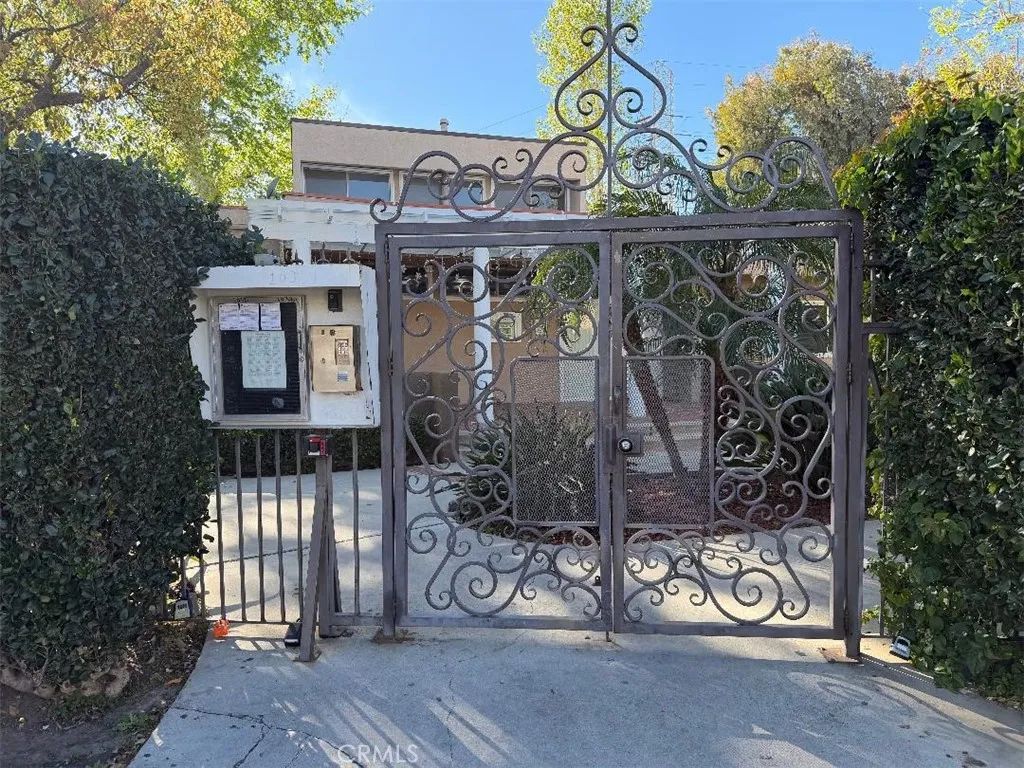 10331 Lindley Avenue 105, Northridge, CA 91326