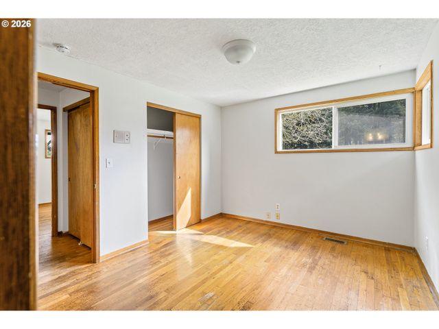 9370 Sw KILLARNEY Ln, Tualatin, OR 97062