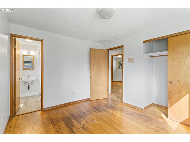 9370 Sw KILLARNEY Ln, Tualatin, OR 97062