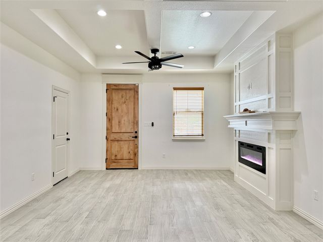 5609 San Jacinto Drive, Granbury, TX 76048