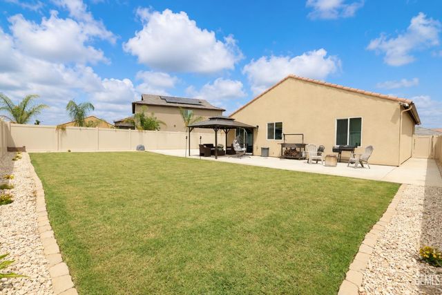 7809 Raspberry Avenue, Bakersfield, CA 93313