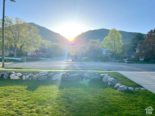 453 SHERIDAN CIR, Centerville, UT 84014