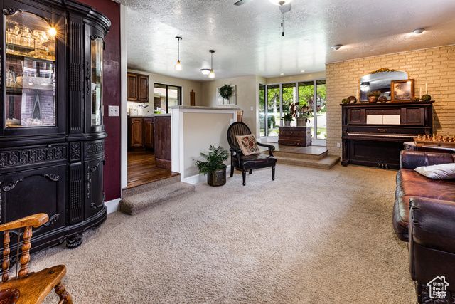 453 SHERIDAN CIR, Centerville, UT 84014