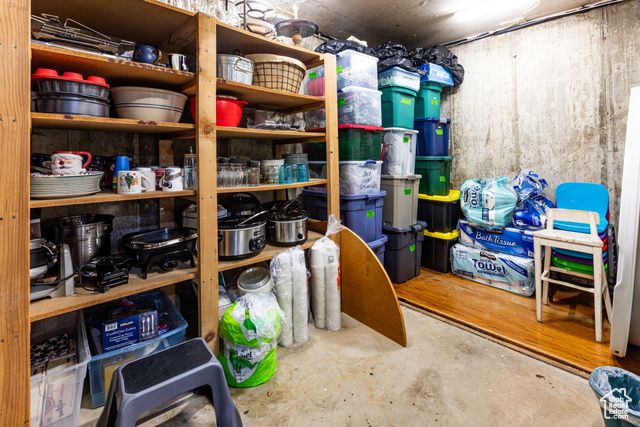 453 SHERIDAN CIR, Centerville, UT 84014