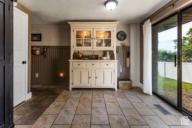 453 SHERIDAN CIR, Centerville, UT 84014