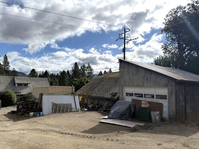6400 Tunnel Loop Road, Grants Pass, OR 97526