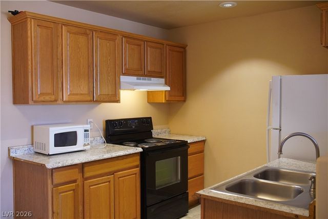 506 McKellar Circle 4, Las Vegas, NV 89119