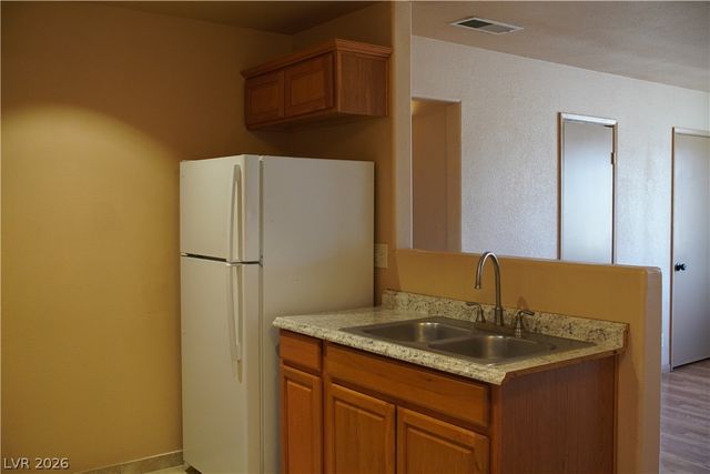 506 McKellar Circle 4, Las Vegas, NV 89119