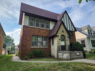 2809 N Sholes AVENUE #2811, Milwaukee, WI 53210