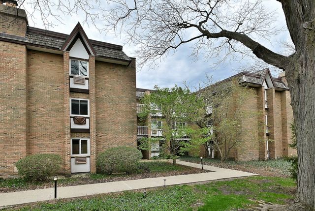 360 Claymoor Avenue 2E, Hinsdale, IL 60521