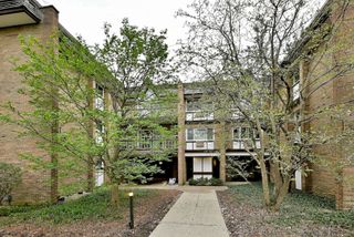 360 Claymoor Avenue 2E, Hinsdale, IL 60521
