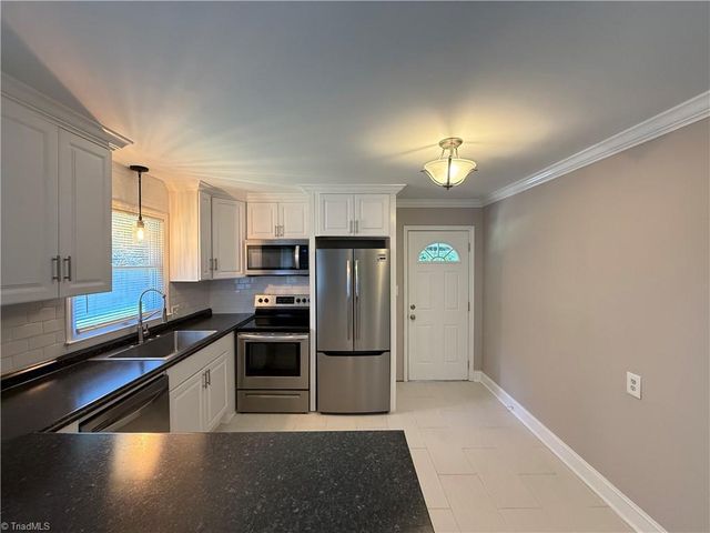 2700 Charlwood Drive, Winston-salem, NC 27103