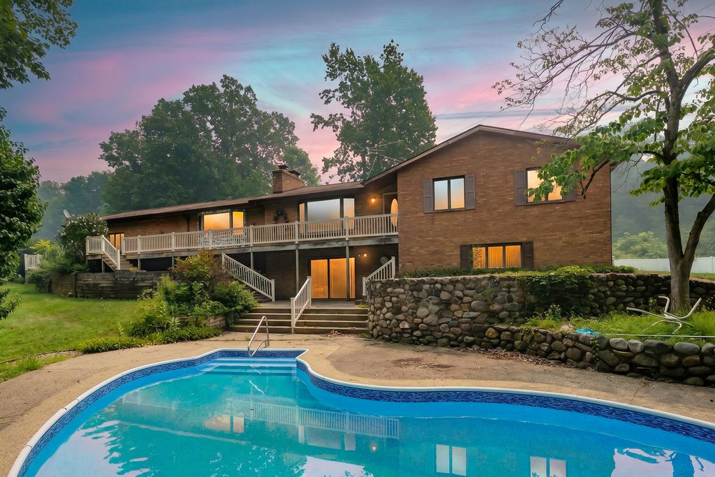 2651 S 4th Street, Kalamazoo, MI 49009