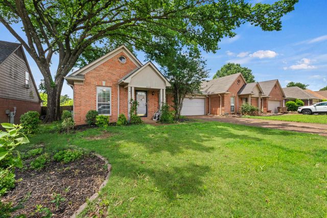 2749 COLONIAL TOWERS DR, Memphis, TN 38016