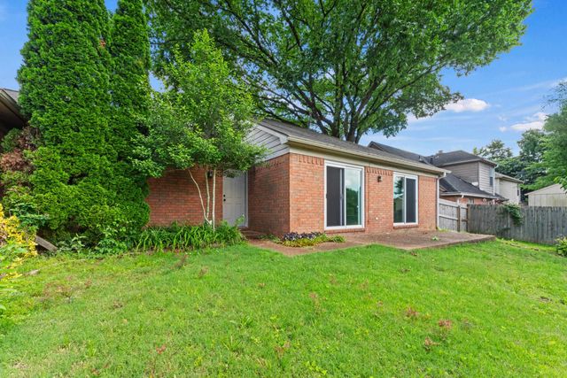 2749 COLONIAL TOWERS DR, Memphis, TN 38016