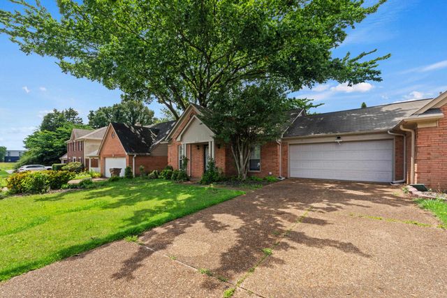 2749 COLONIAL TOWERS DR, Memphis, TN 38016