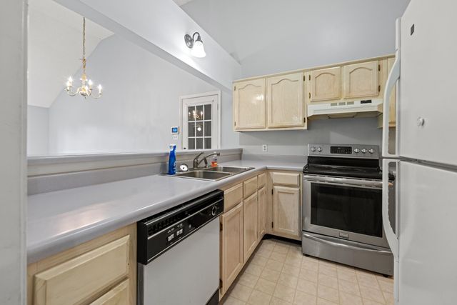 2749 COLONIAL TOWERS DR, Memphis, TN 38016