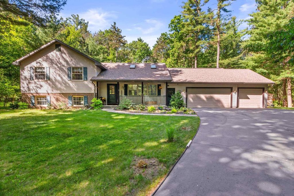 N2040 MAJESTIC PINES CIRCLE, Wautoma, WI 54982