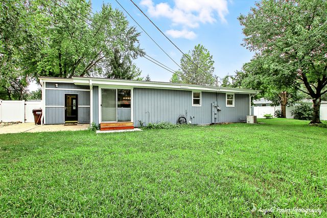 806 Nancy Lane, Mchenry, IL 60051