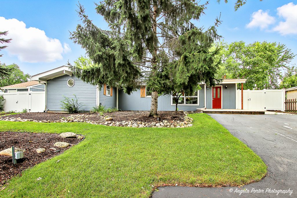 806 Nancy Lane, Mchenry, IL 60051