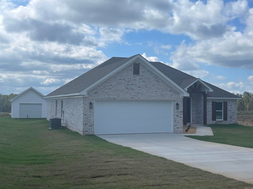 10707 W Miller Sardis Road, Bauxite, AR 72011