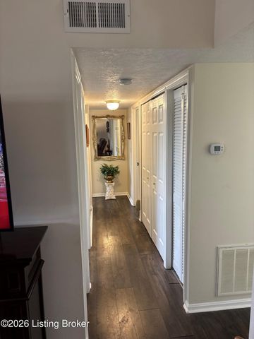 12313 Kingsley Dr, Louisville, KY 40229