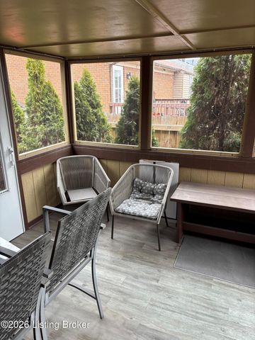 12313 Kingsley Dr, Louisville, KY 40229