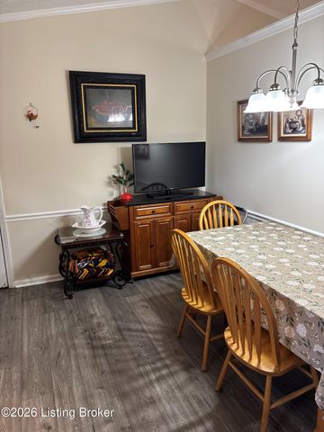 12313 Kingsley Dr, Louisville, KY 40229