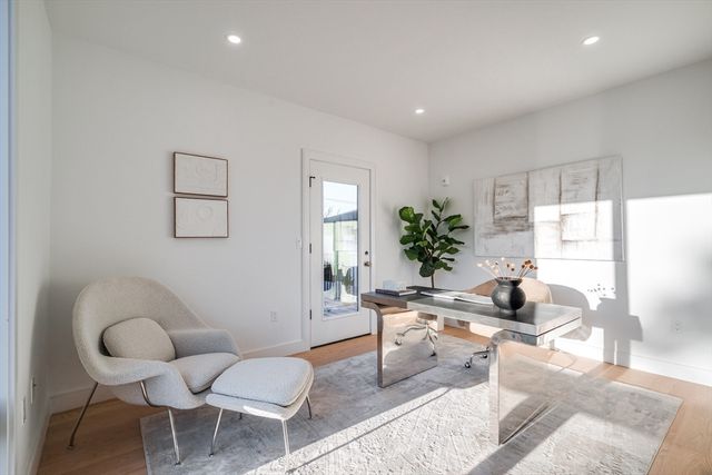 290 Watertown Street 3., Newton, MA 02458