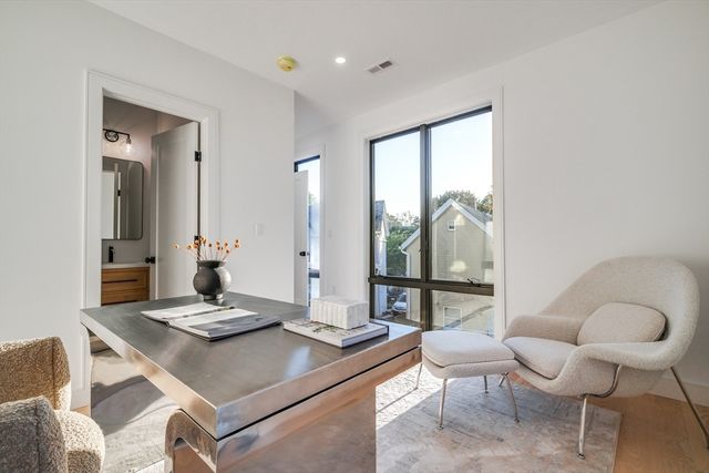 290 Watertown Street 3., Newton, MA 02458